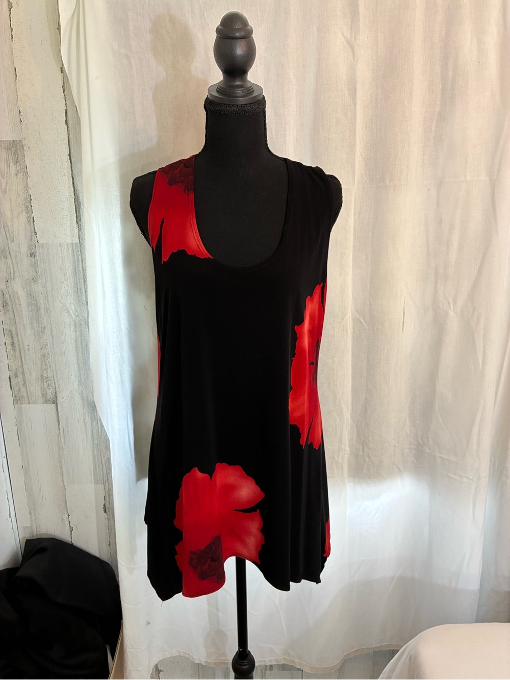 Women's Black Tank Top with Red Floral Print Jostar brand Sz XL